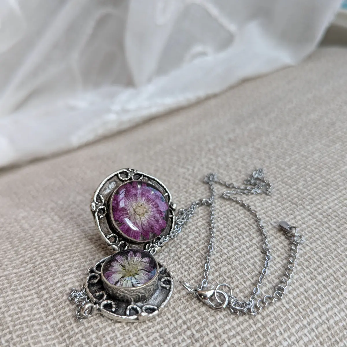 Floral resin set ring and necklace 