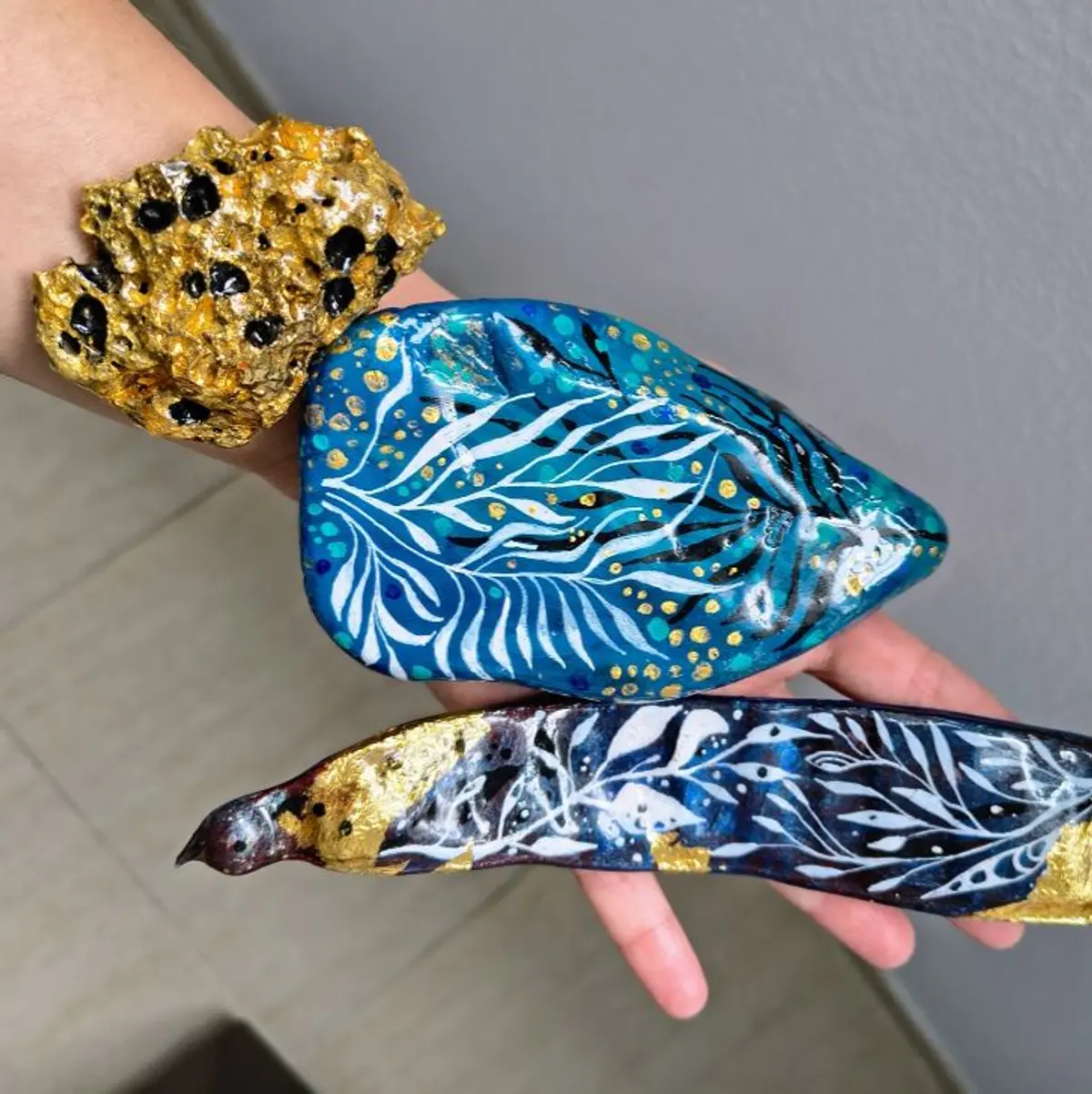 Artistic Set Stone + Flamboyant Pod in my hand