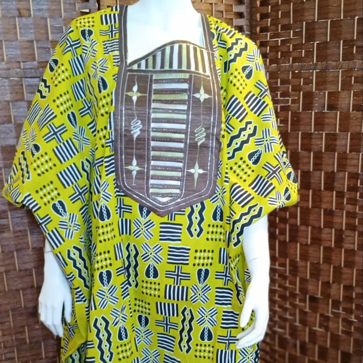 Women African Boubou or dress with embroidery at the front. Unique size, length 140cm and width 115cm