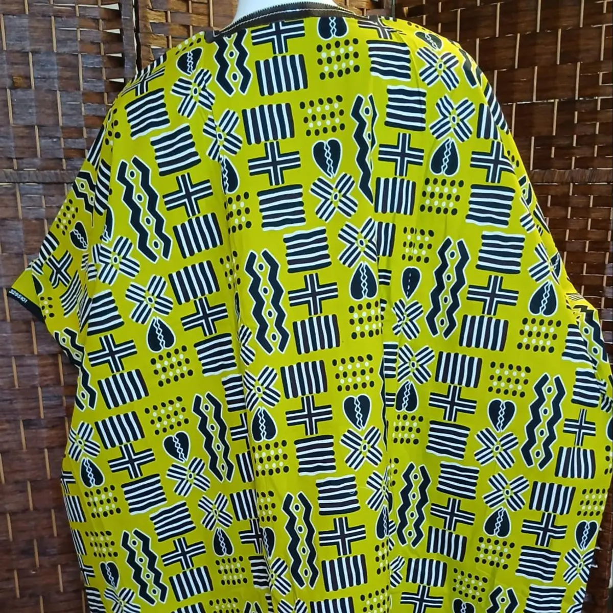 Women African Boubou or dress with embroidery at the front. Unique size, length 140cm and width 115cm