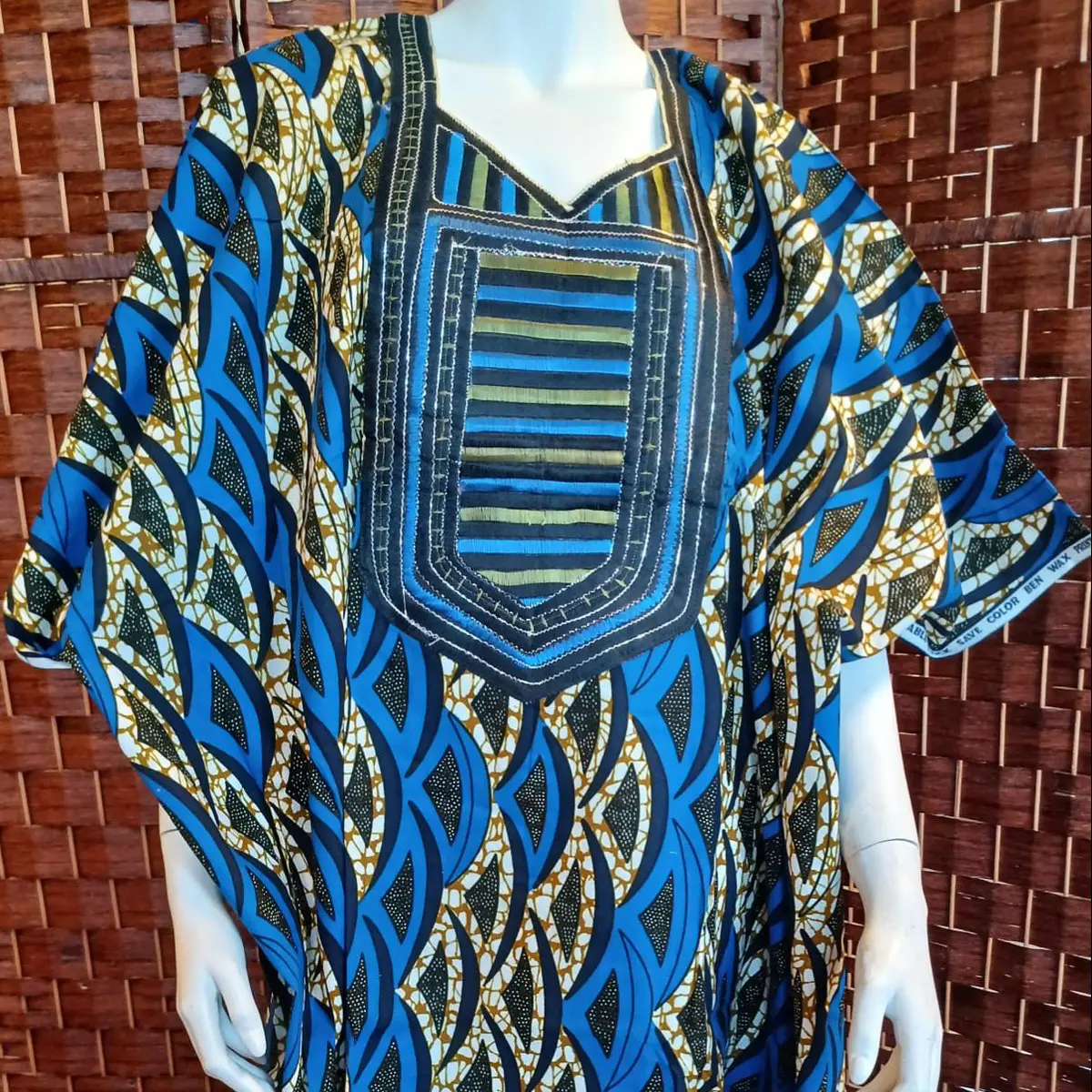 Women African Boubou or dress with embroidery at the front. Unique size, length 140cm and width 115cm