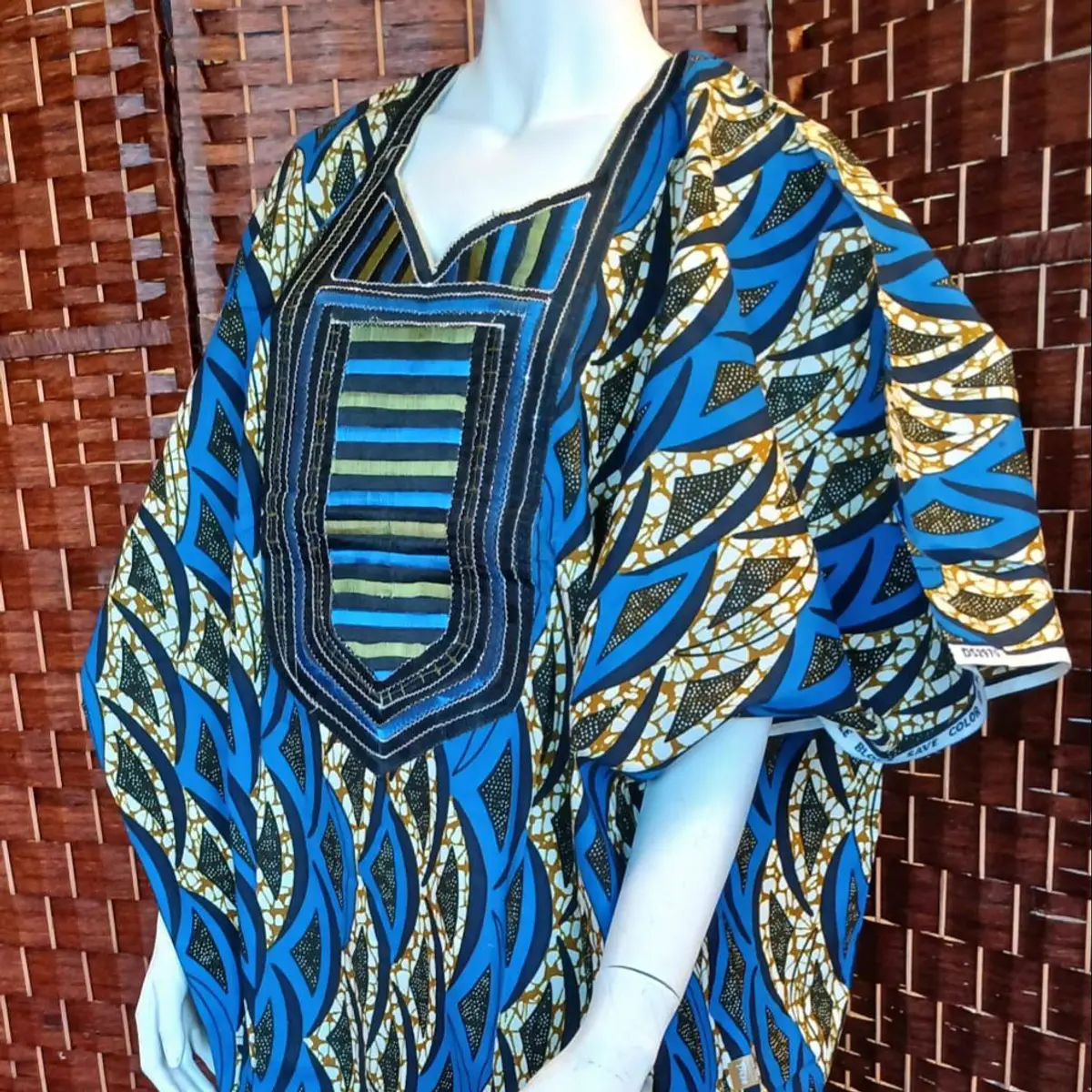 Women African Boubou or dress with embroidery at the front. Unique size, length 140cm and width 115cm