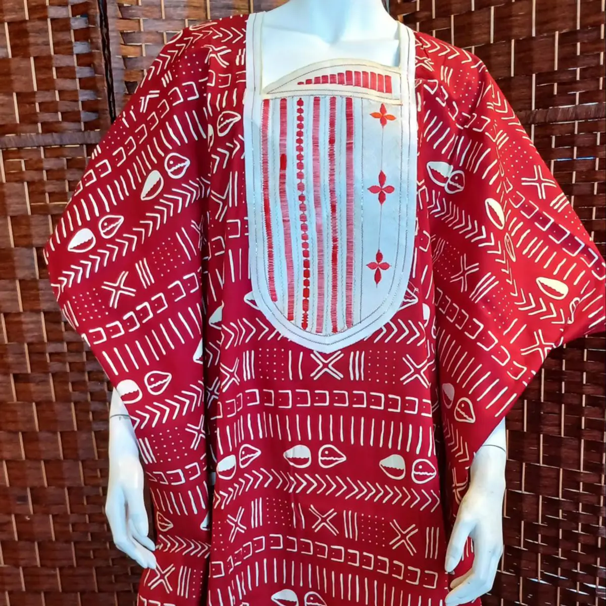 Women African Boubou or dress with embroidery at the front. Unique size, length 140cm and width 115cm