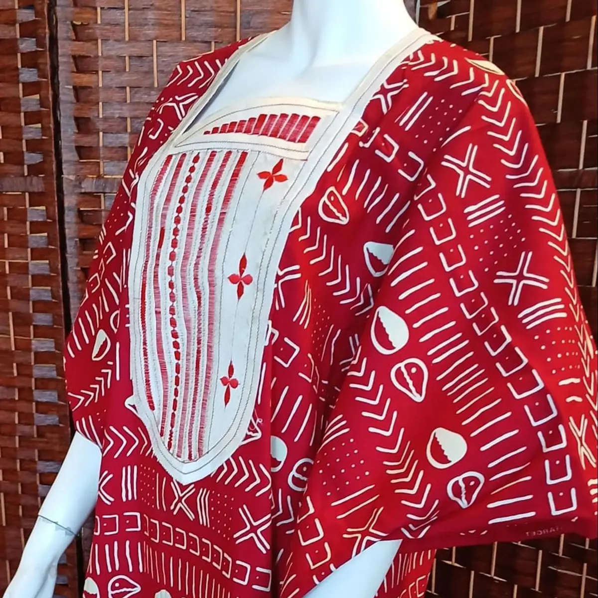 Women African Boubou or dress with embroidery at the front. Unique size, length 140cm and width 115cm