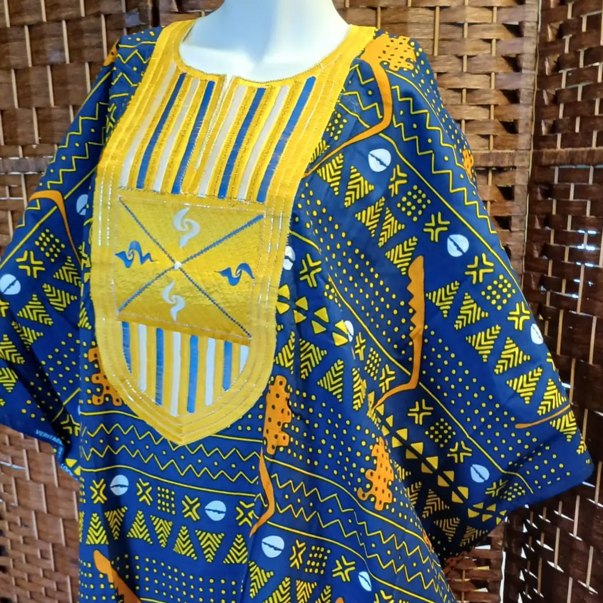 Women African Boubou or dress with embroidery at the front. Unique size, length 140cm and width 115cm