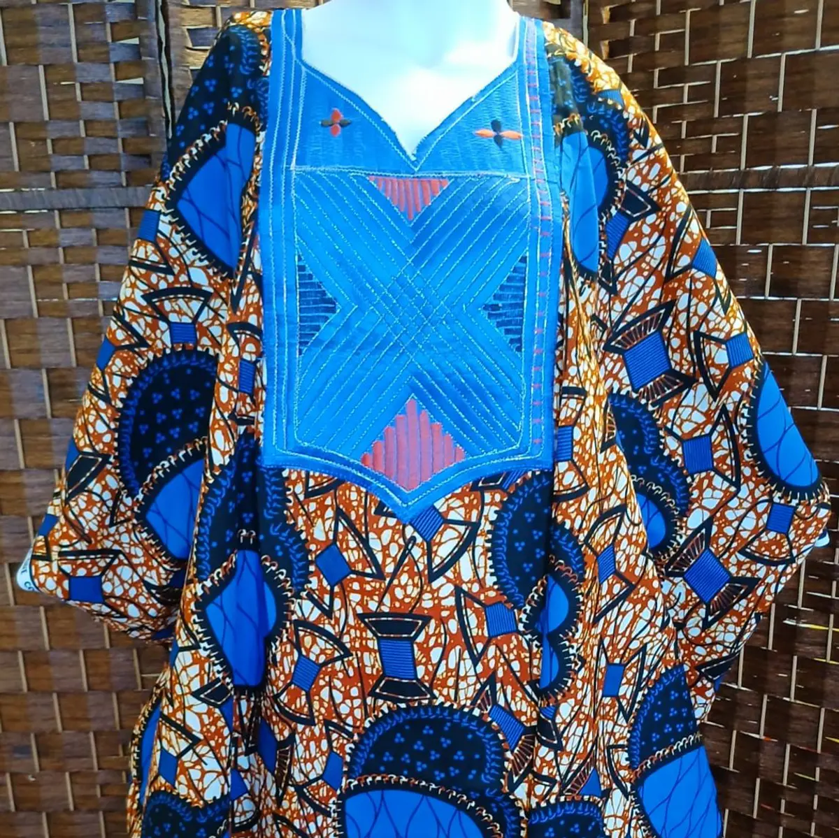 Women African Boubou or dress with embroidery at the front. Unique size, length 140cm and width 115cm