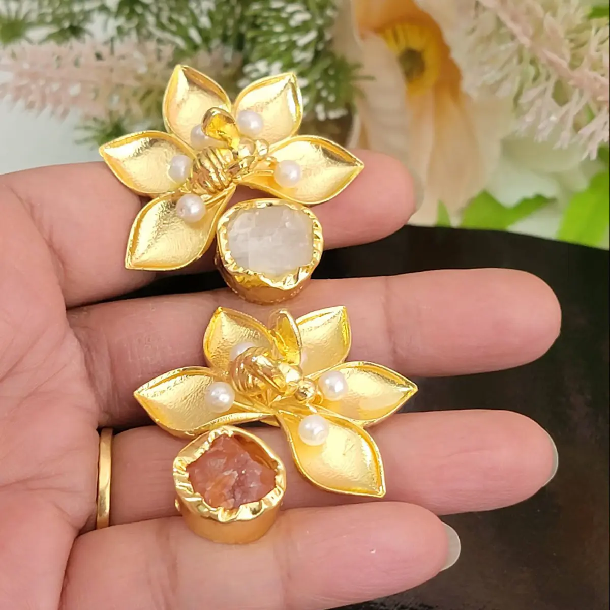 ring amber and white