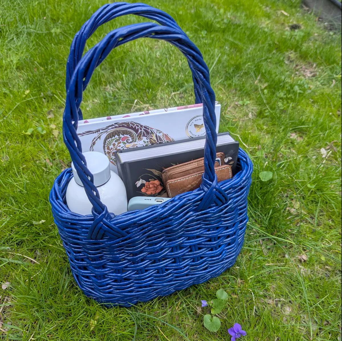 Handbag with items, spacious 