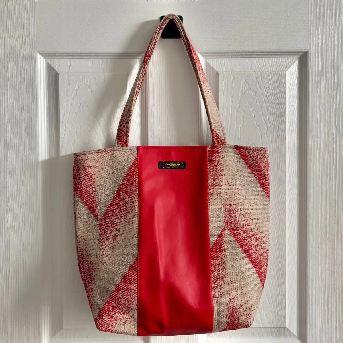 Front view of the chevron tote bag
