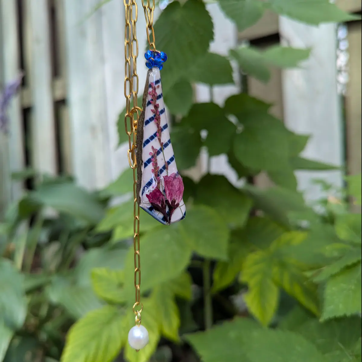 Resin stainless steel pendant necklace 