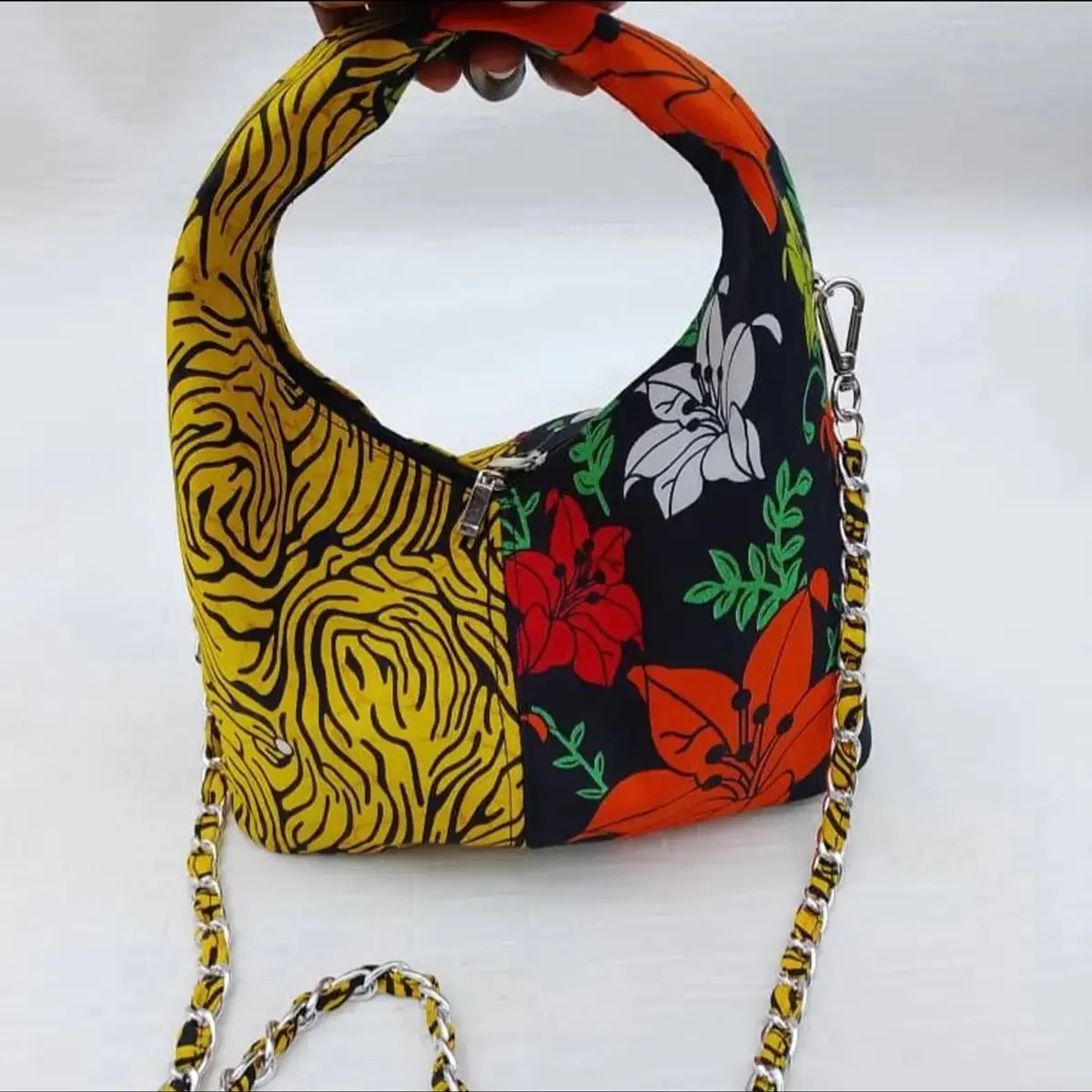 Mixed floral design handbag