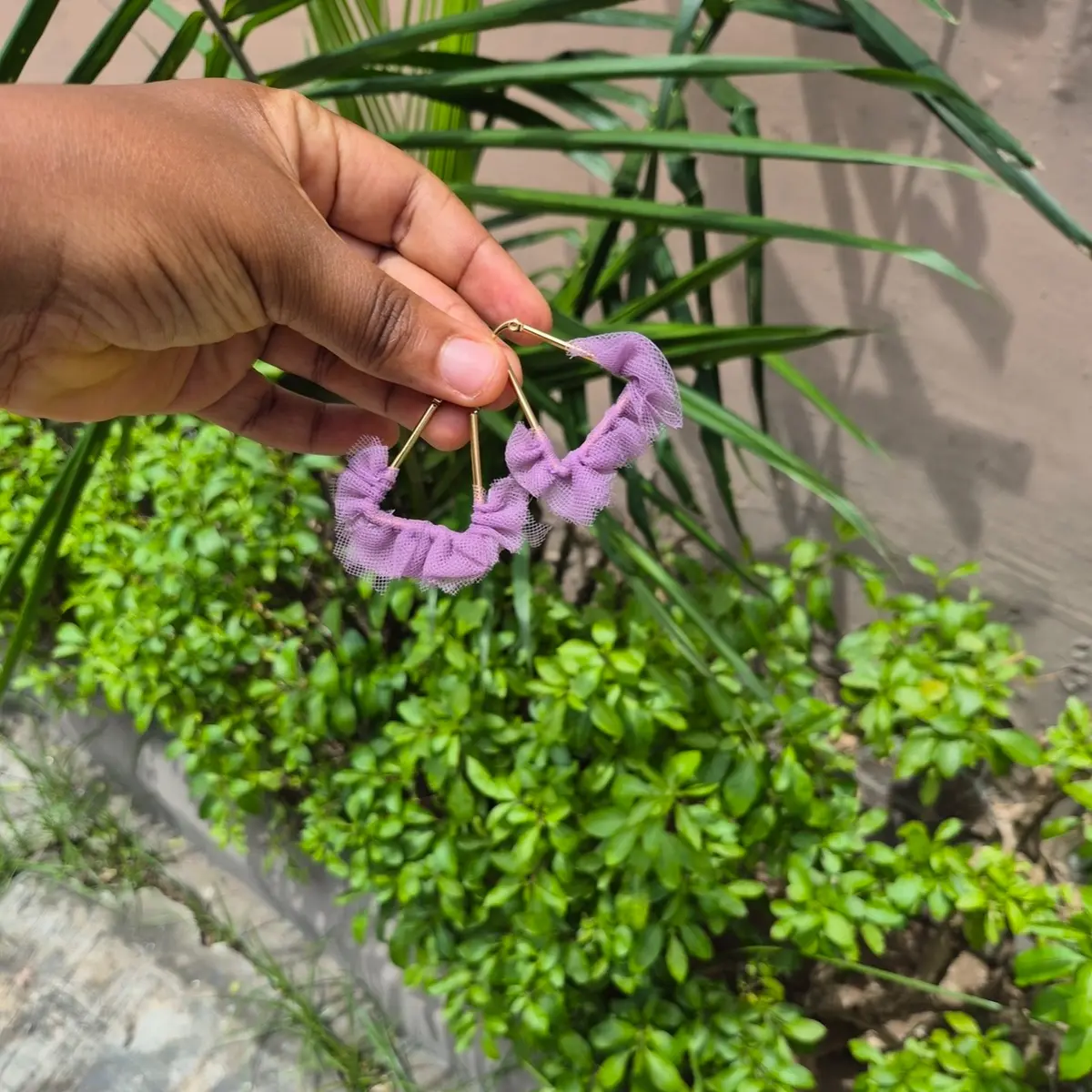 Handmade camprisse gem earrings( purple)