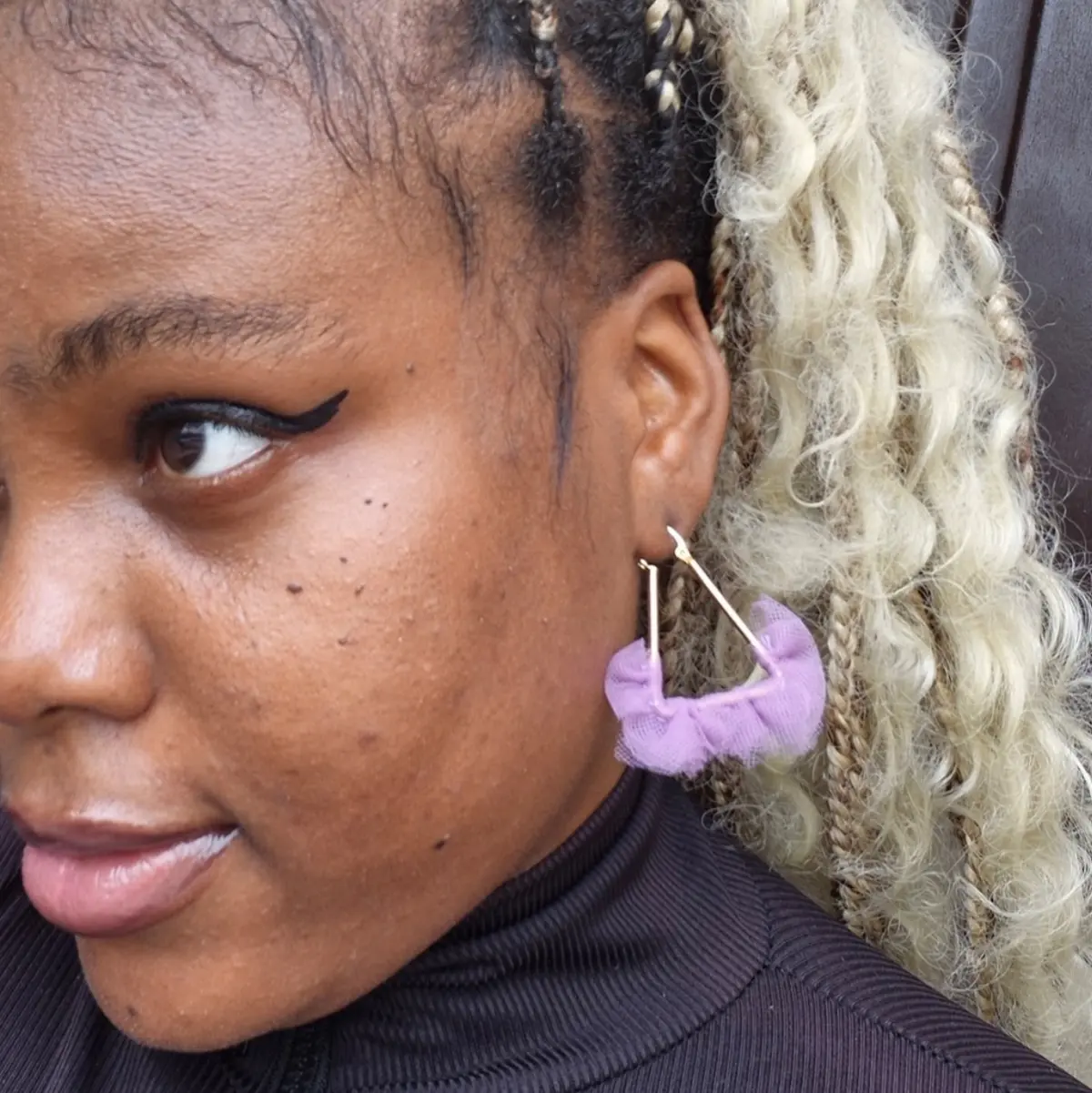 Handmade camprisse gem earrings( purple)