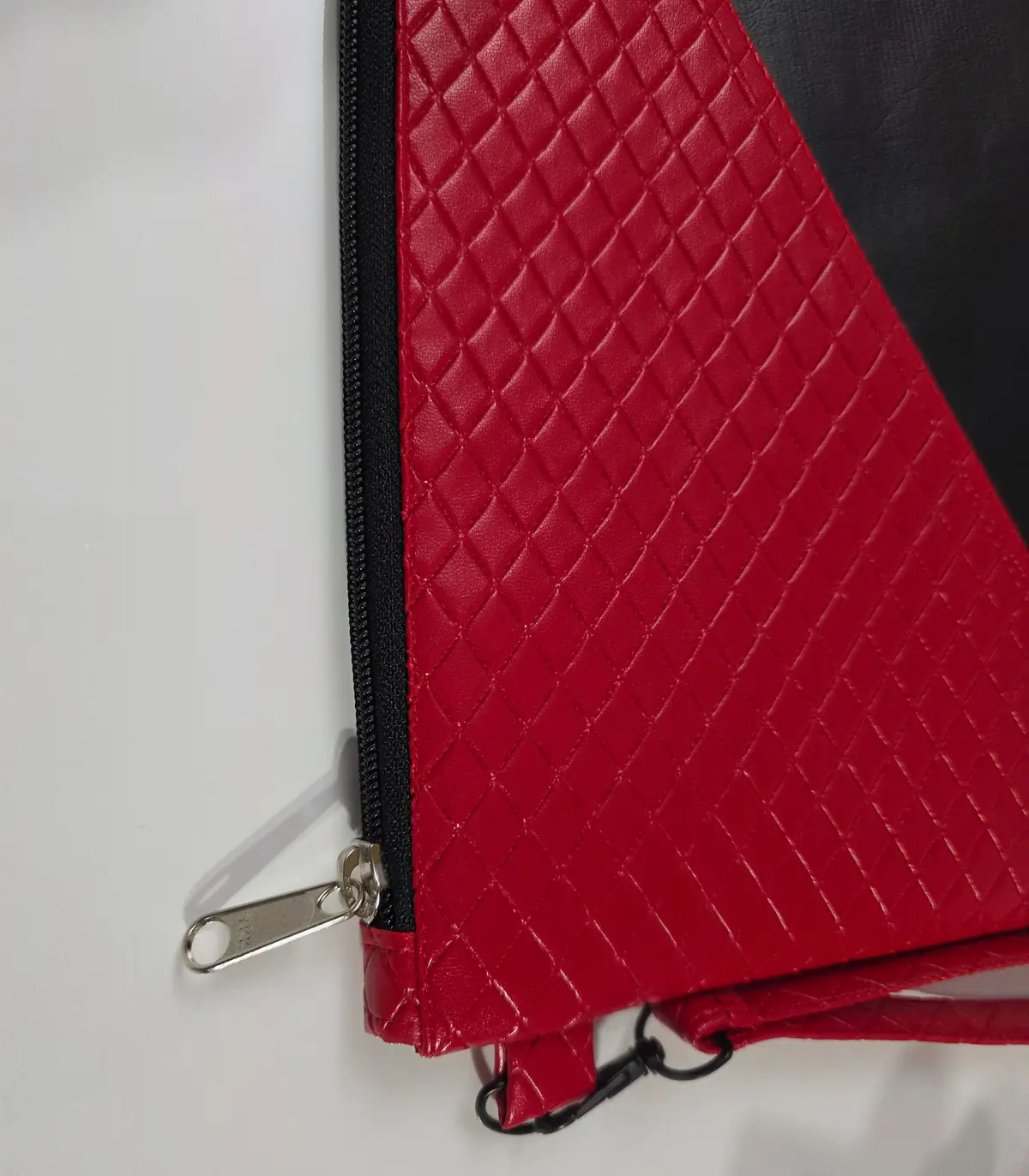 Two-tone clutch purse 