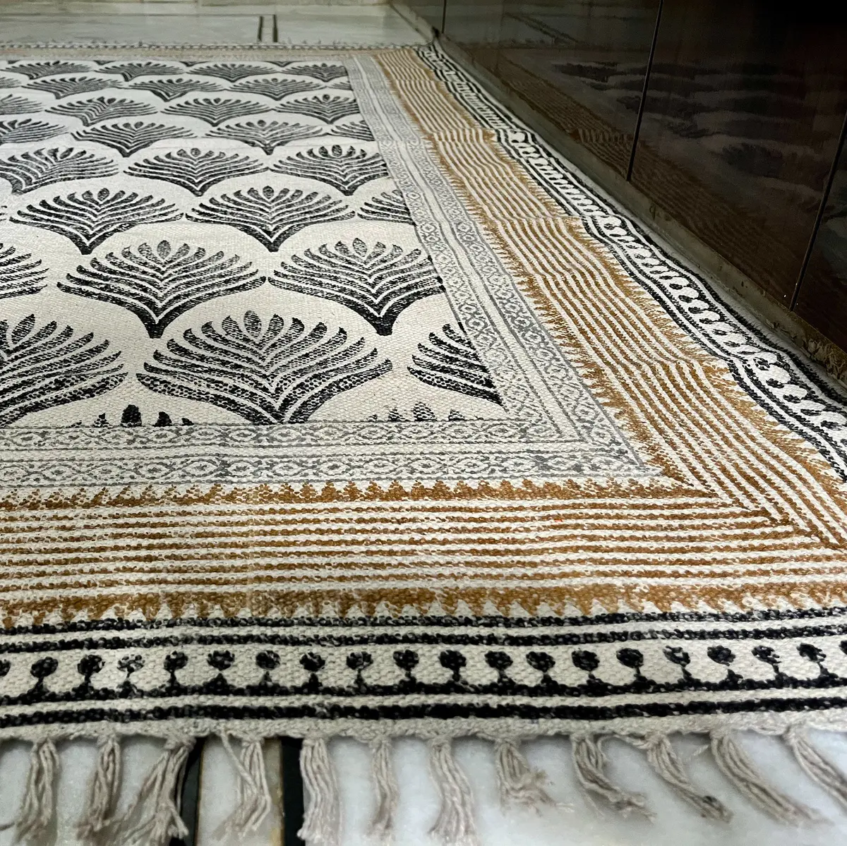 Buy premium handmade cotton rugs from India. Ethically crafted, stylish & perfect for living room and bedroom décor.