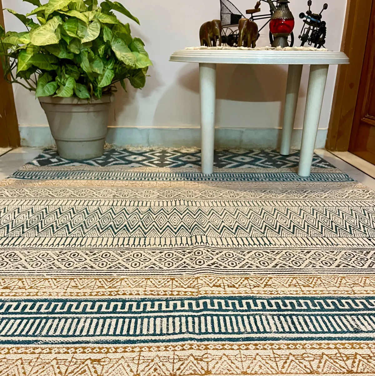 Explore boho handmade Indian rugs in natural cotton. Durable, stylish area rugs for modern and traditional homes.