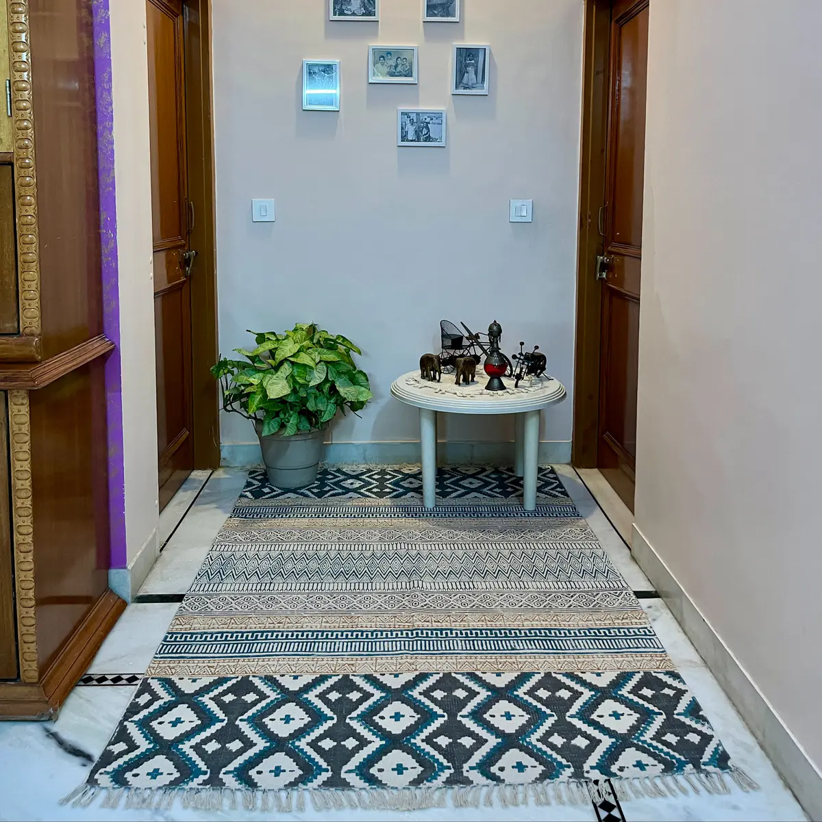 Explore boho handmade Indian rugs in natural cotton. Durable, stylish area rugs for modern and traditional homes.