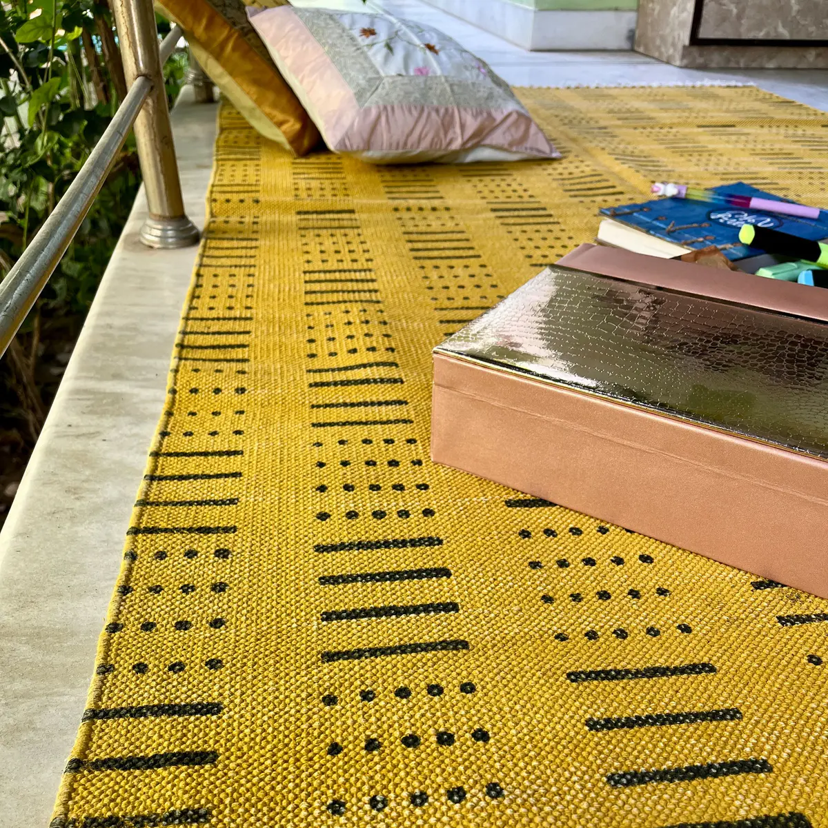 Handcrafted Indian cotton rugs with timeless design. Shop boho area rugs for living room, bedroom & home décor.