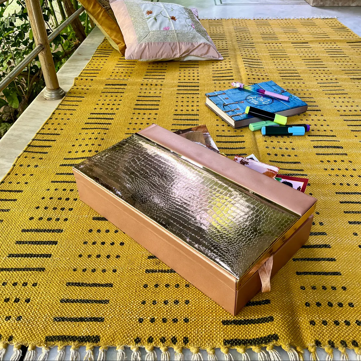 Handcrafted Indian cotton rugs with timeless design. Shop boho area rugs for living room, bedroom & home décor.