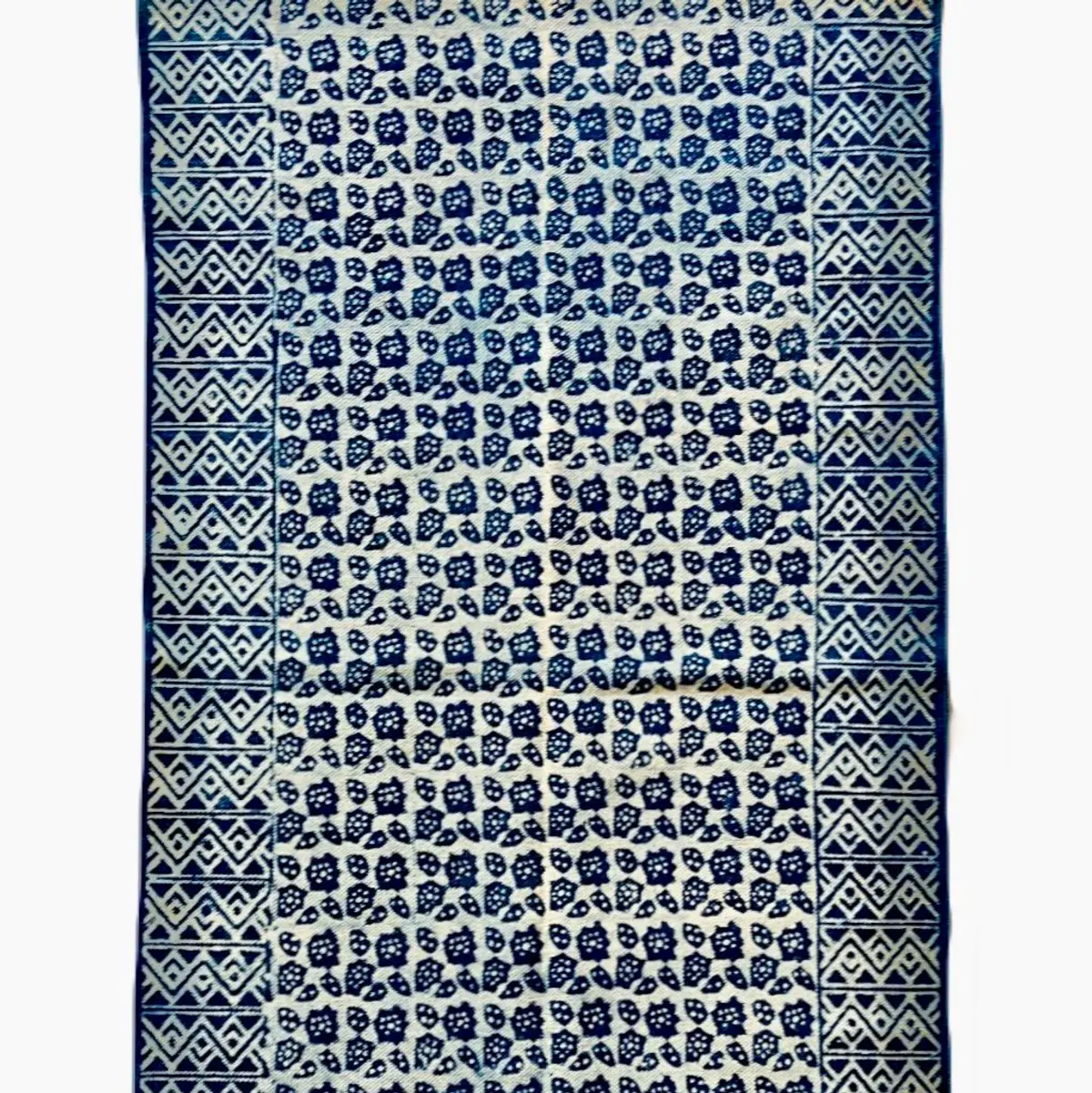 Shop handmade Indian cotton rugs crafted by skilled artisans. Boho, modern & durable area rugs for living rooms and bedrooms.