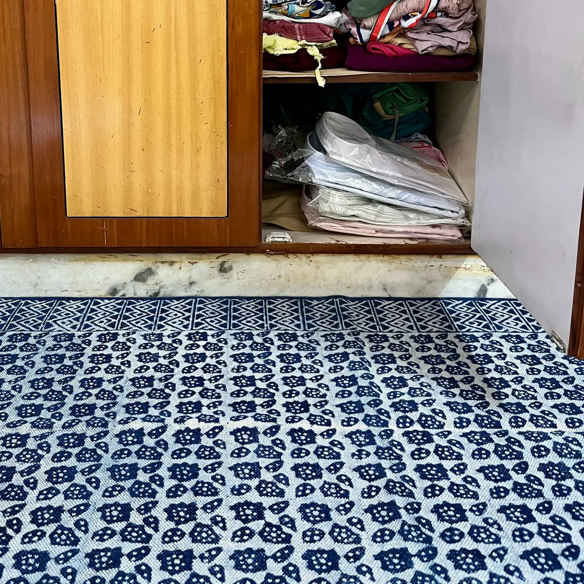 Shop handmade Indian cotton rugs crafted by skilled artisans. Boho, modern & durable area rugs for living rooms and bedrooms.