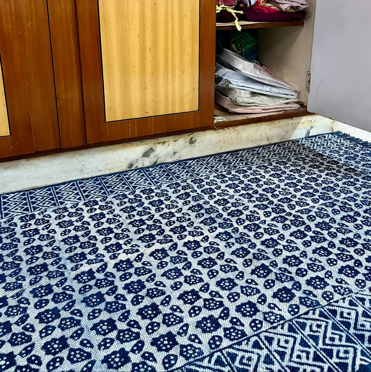 Shop handmade Indian cotton rugs crafted by skilled artisans. Boho, modern & durable area rugs for living rooms and bedrooms.