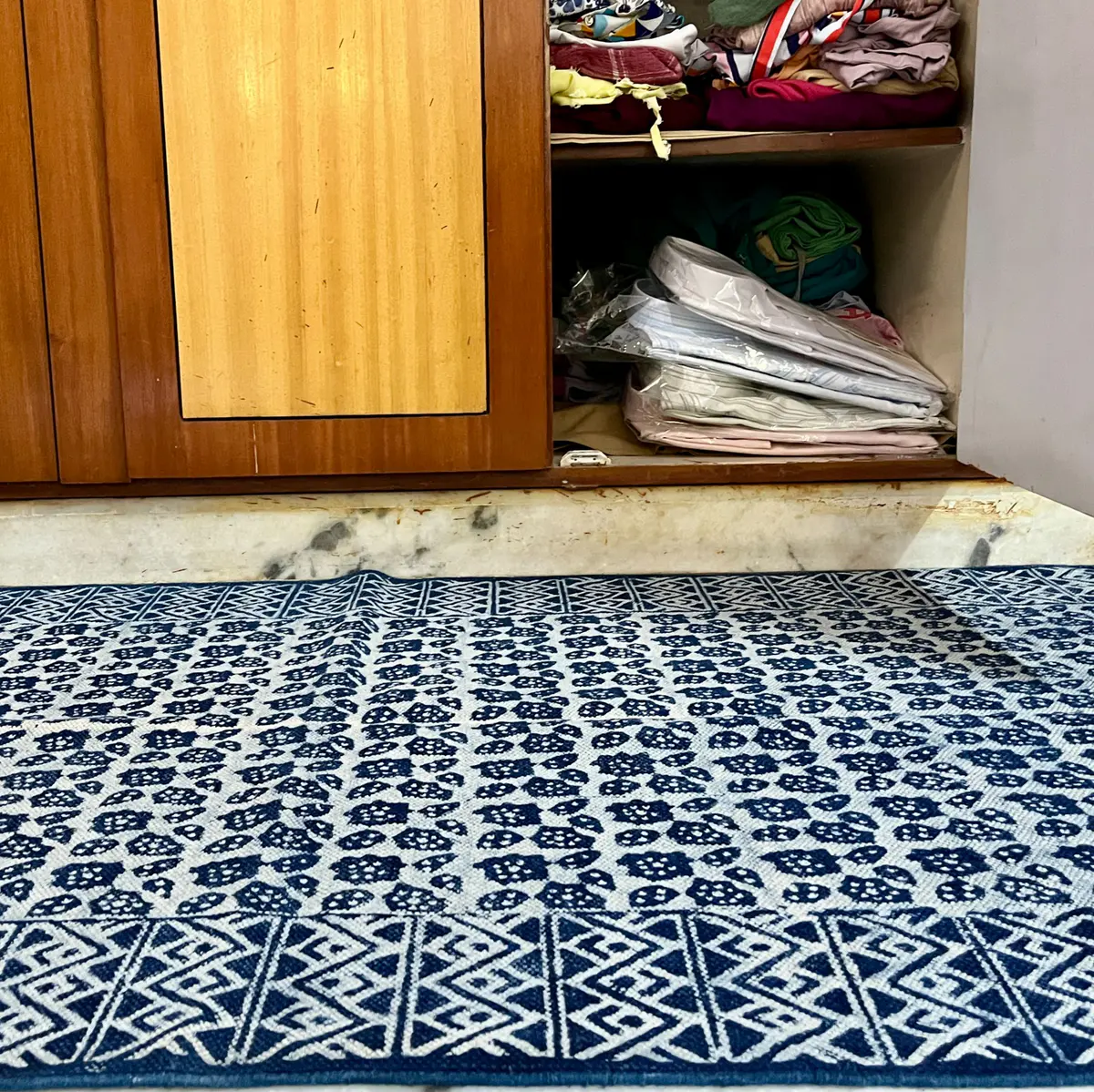 Shop handmade Indian cotton rugs crafted by skilled artisans. Boho, modern & durable area rugs for living rooms and bedrooms.