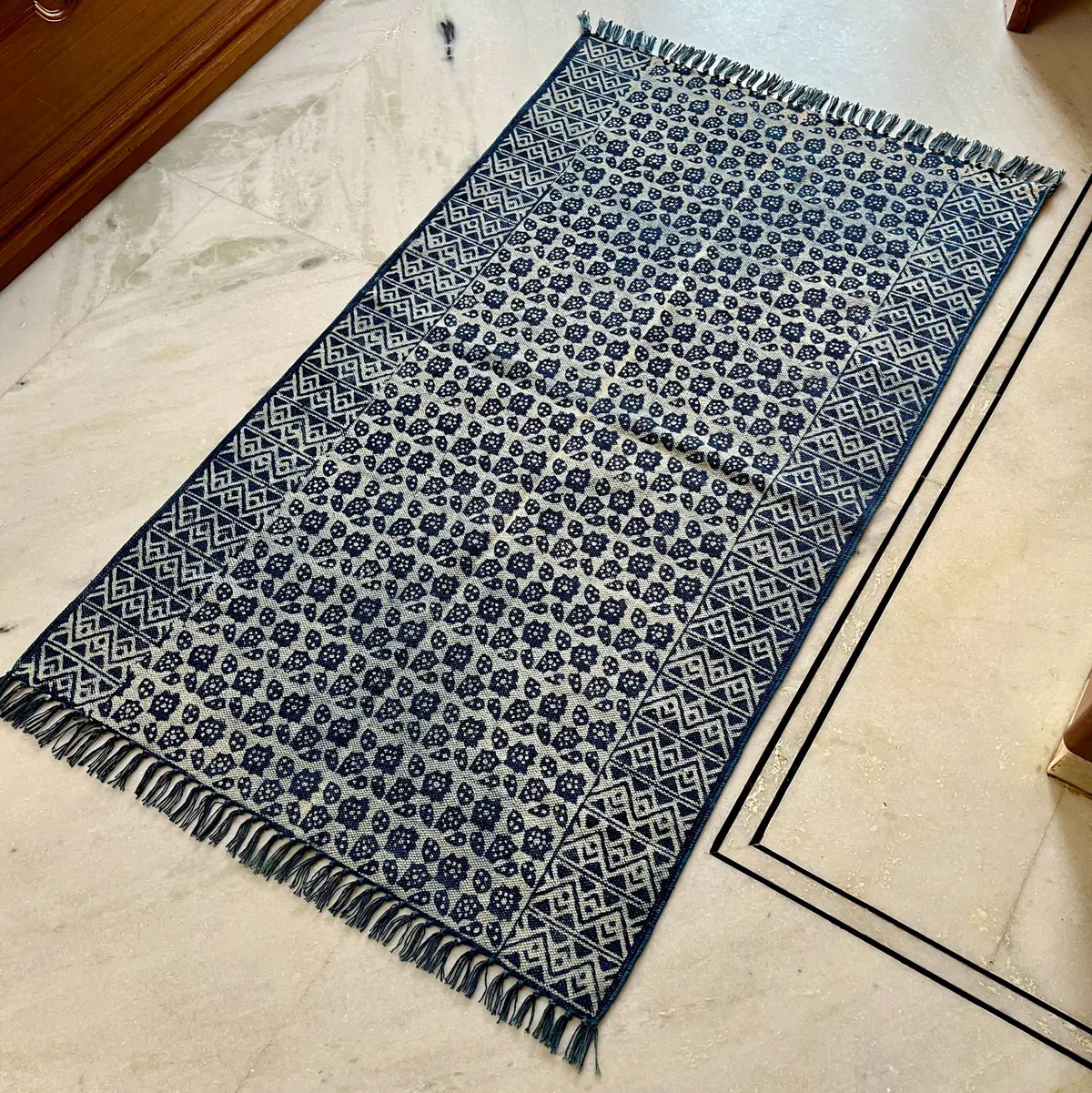 Shop handmade Indian cotton rugs crafted by skilled artisans. Boho, modern & durable area rugs for living rooms and bedrooms.