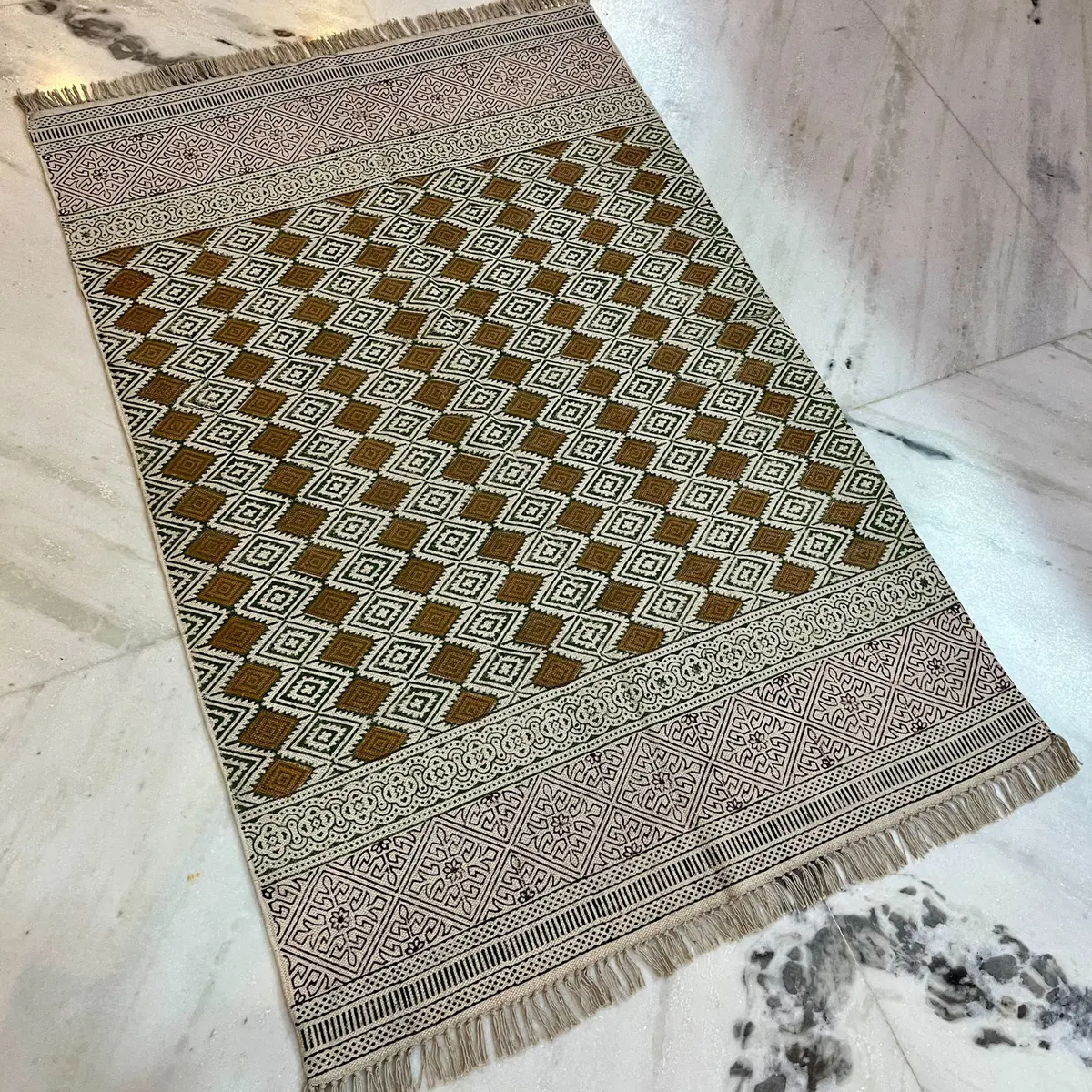 Discover handwoven Indian rugs made from natural cotton. Perfect boho area rugs for living rooms, bedrooms & modern homes.