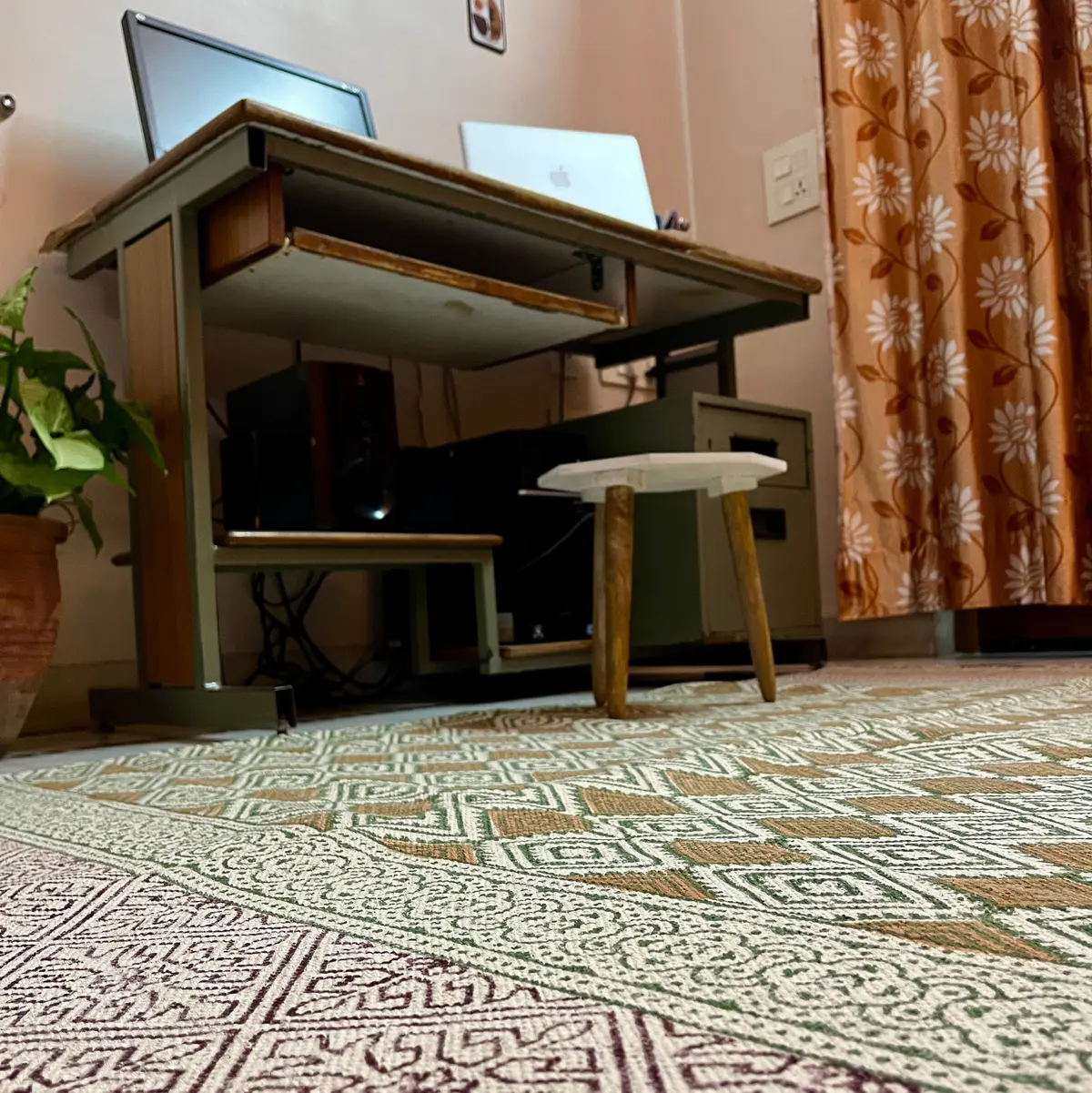 Discover handwoven Indian rugs made from natural cotton. Perfect boho area rugs for living rooms, bedrooms & modern homes.