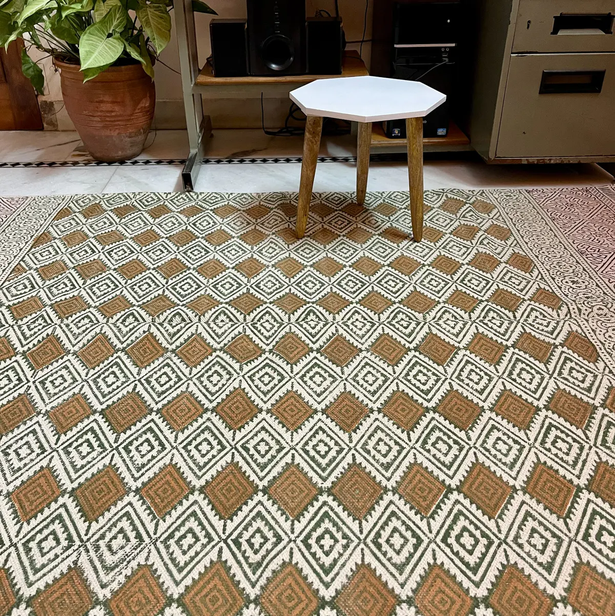 Discover handwoven Indian rugs made from natural cotton. Perfect boho area rugs for living rooms, bedrooms & modern homes.