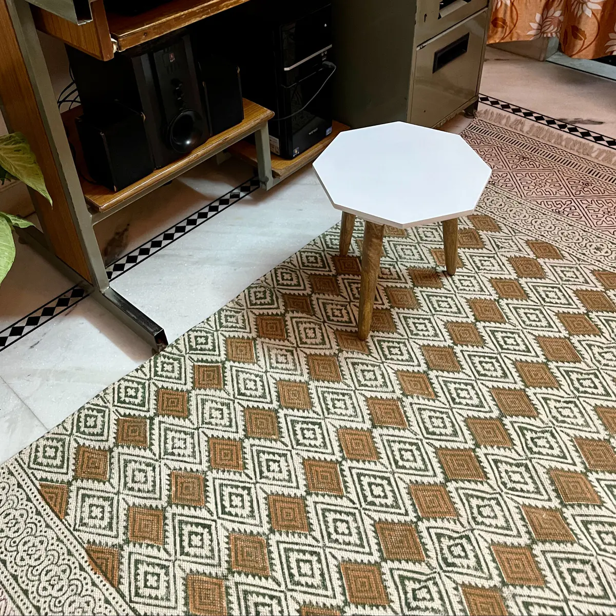 Discover handwoven Indian rugs made from natural cotton. Perfect boho area rugs for living rooms, bedrooms & modern homes.