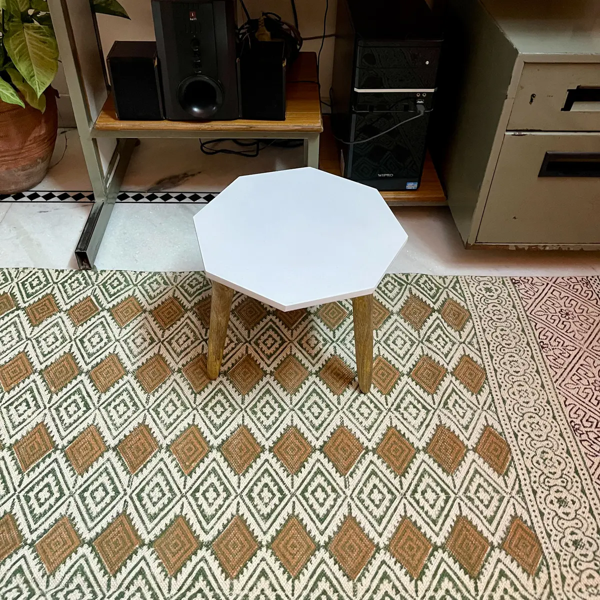 Discover handwoven Indian rugs made from natural cotton. Perfect boho area rugs for living rooms, bedrooms & modern homes.