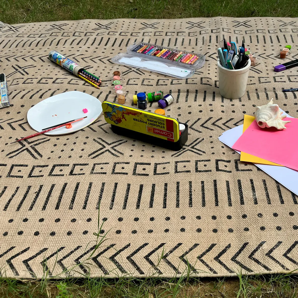 Explore boho handmade Indian rugs in natural cotton. Durable, stylish area rugs for modern and traditional homes.