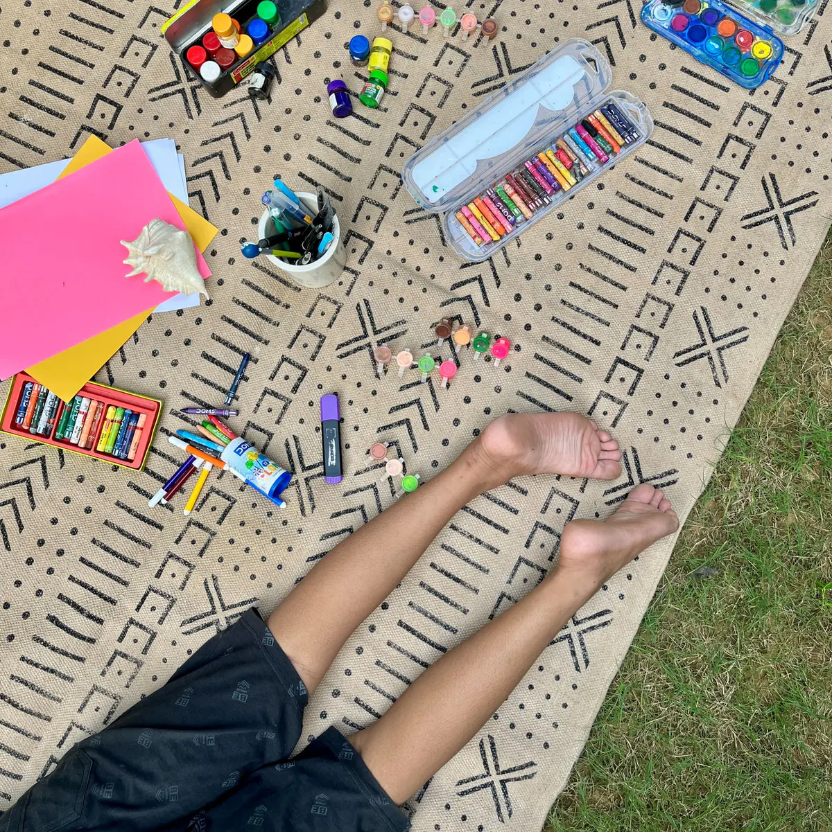 Explore boho handmade Indian rugs in natural cotton. Durable, stylish area rugs for modern and traditional homes.