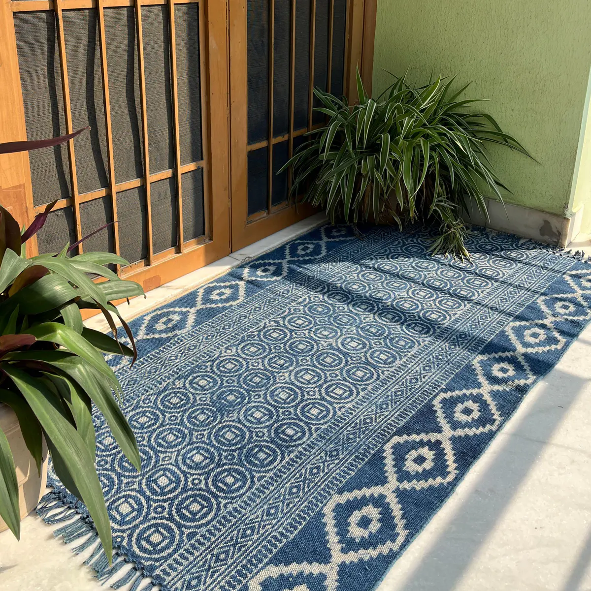 Handcrafted Indian cotton rugs with timeless design. Shop boho area rugs for living room, bedroom & home décor.