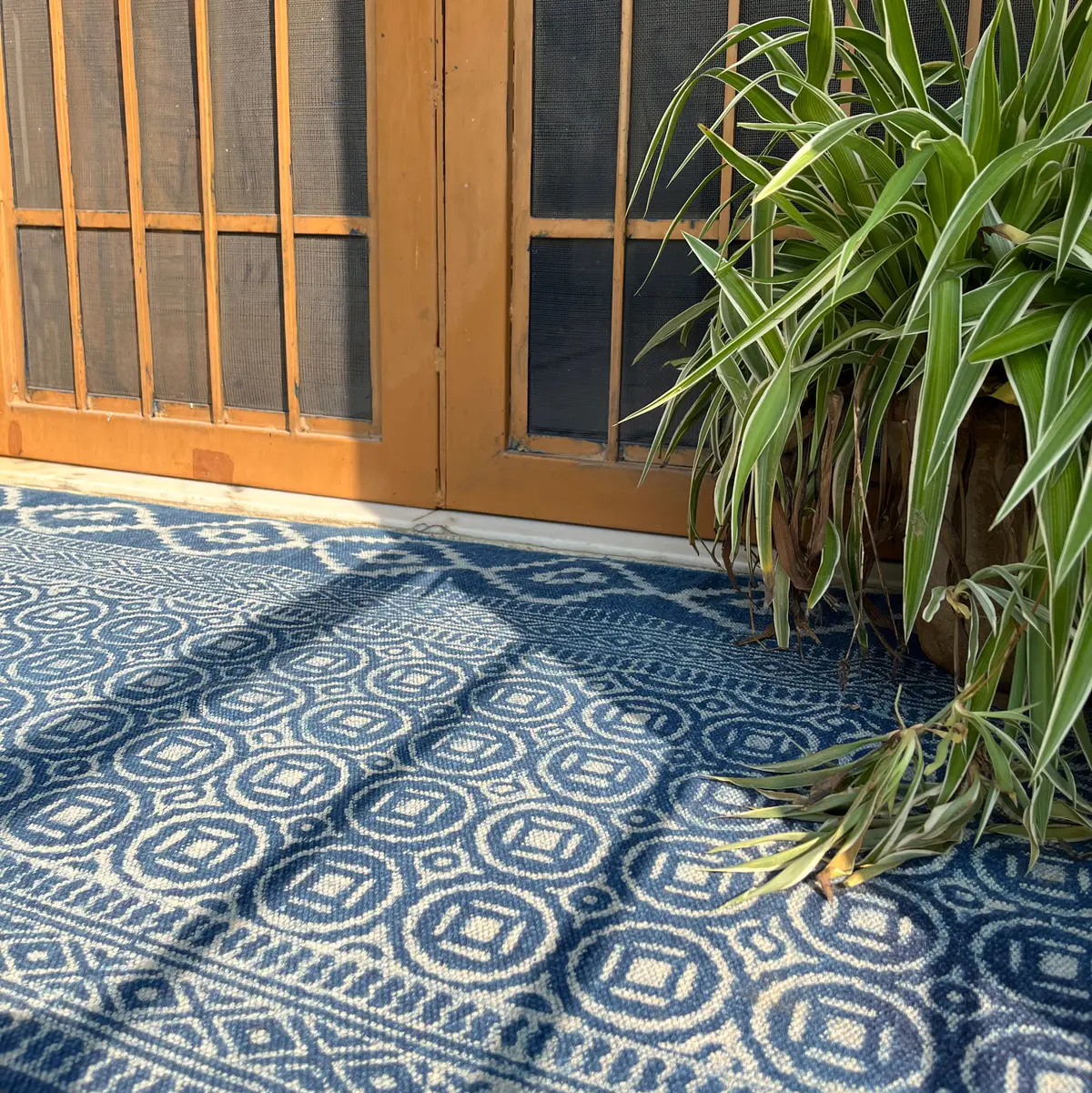 Handcrafted Indian cotton rugs with timeless design. Shop boho area rugs for living room, bedroom & home décor.