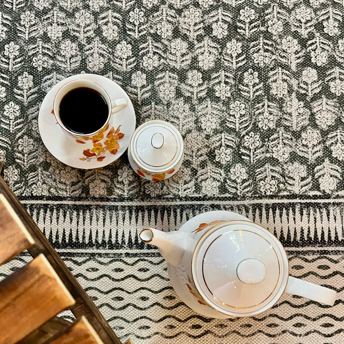 Shop handmade Indian cotton rugs crafted by skilled artisans. Boho, modern & durable area rugs for living rooms and bedrooms.