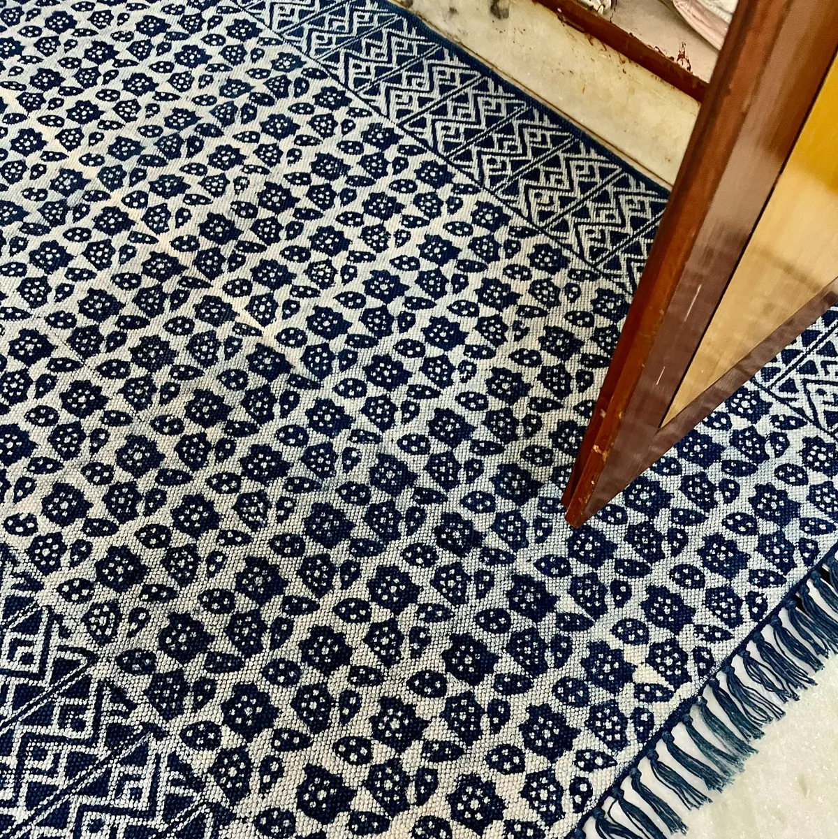 Shop handmade Indian cotton rugs crafted by skilled artisans. Boho, modern & durable area rugs for living rooms and bedrooms.