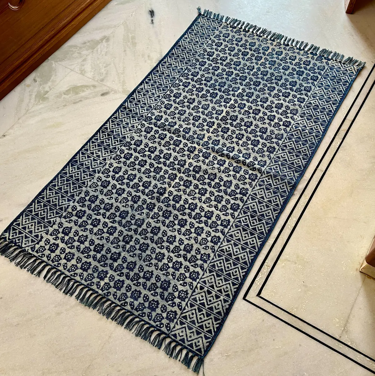 Shop handmade Indian cotton rugs crafted by skilled artisans. Boho, modern & durable area rugs for living rooms and bedrooms.