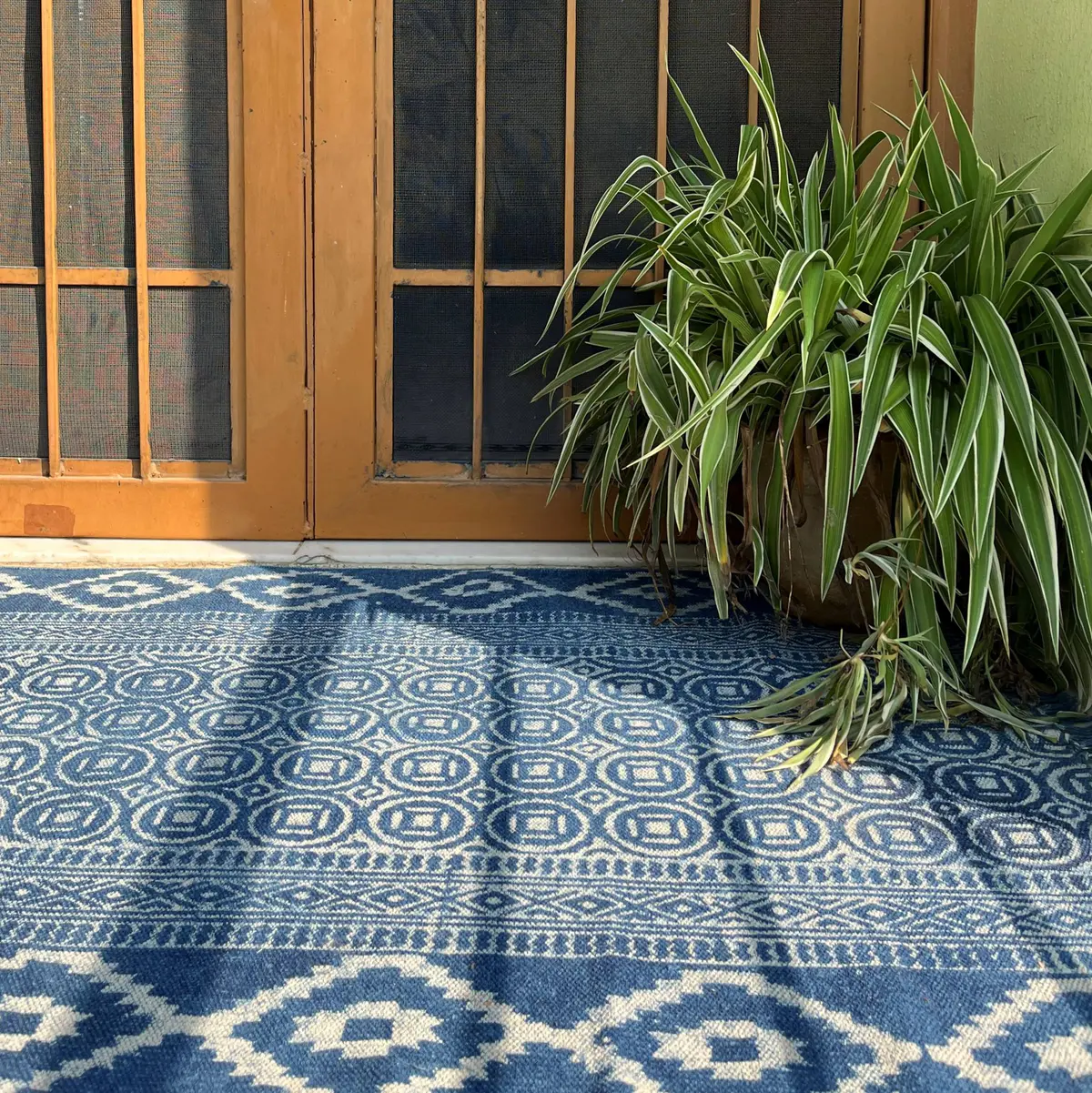 Shop handmade Indian cotton rugs crafted by skilled artisans. Boho, modern & durable area rugs for living rooms and bedrooms.