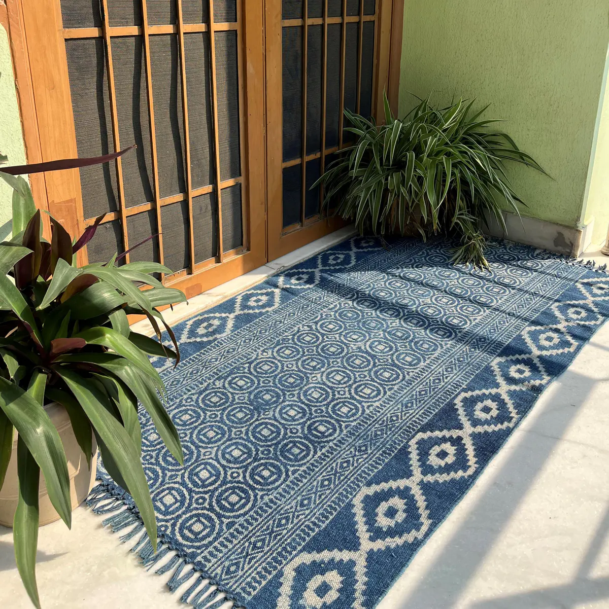 Shop handmade Indian cotton rugs crafted by skilled artisans. Boho, modern & durable area rugs for living rooms and bedrooms.